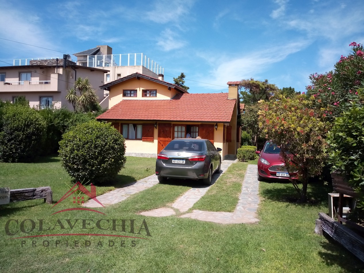 Magnifica Casa Sobre Lote Multifamiliar - 1 1/2 Cuadra de La Playa 