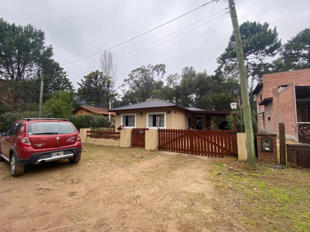 CASA en excelente ubicacion, sobre Julieta entre Pinzon y Urquiza.