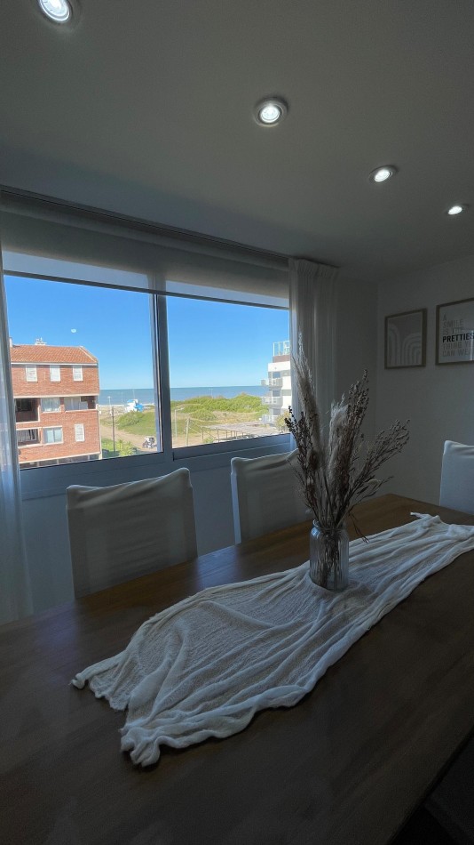 Hermoso departamento con vista al mar, 3 ambientes, gas natural, cochera, zona Muelle 