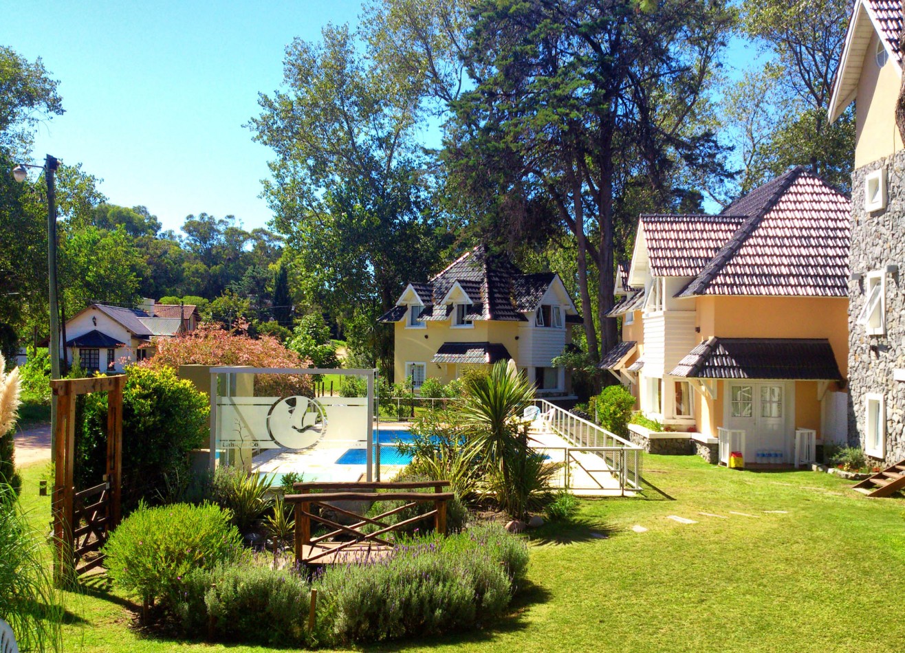 EN VENTA COMPLEJO EN BLOQUE O 5 DUPLEX SUBDIVIDIDOS