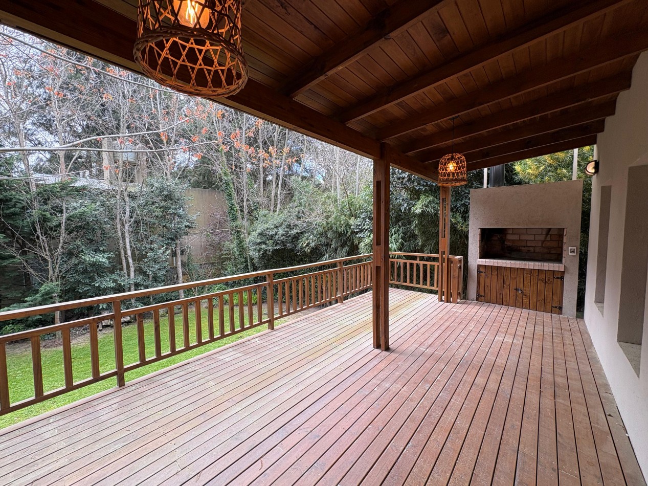 HERMOSA CASA EN VENTA - 3 HABITACIONES - Valeria del Mar