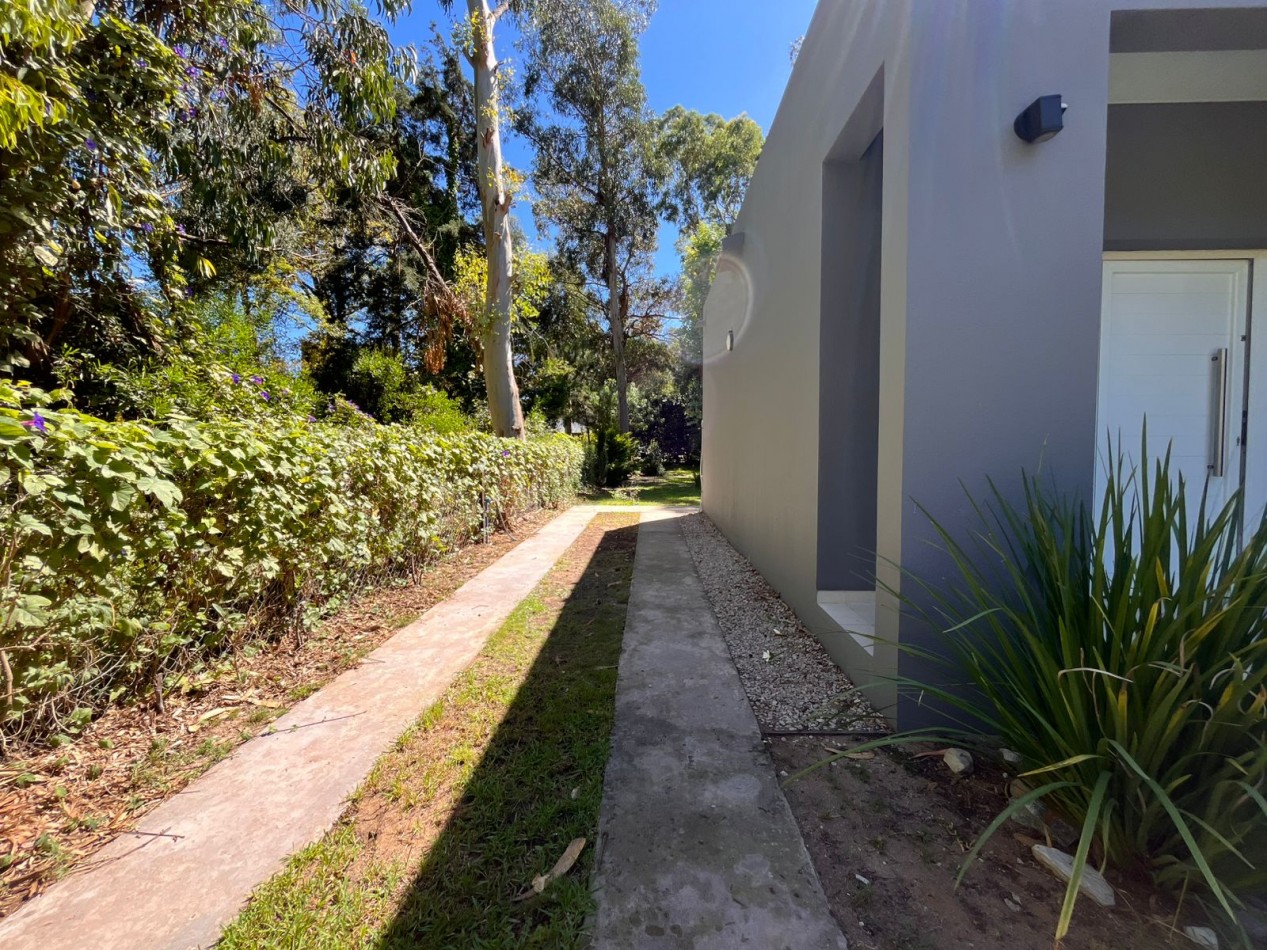 Venta casa  Valeria del Mar - Pinamar (con GAS NATURAL)