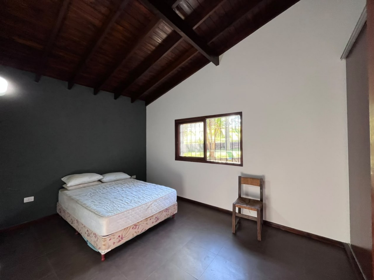 Venta de Casa 5 ambientes en Pinamar cerca del mar y centro comercial (cuenta con Gas Natural )