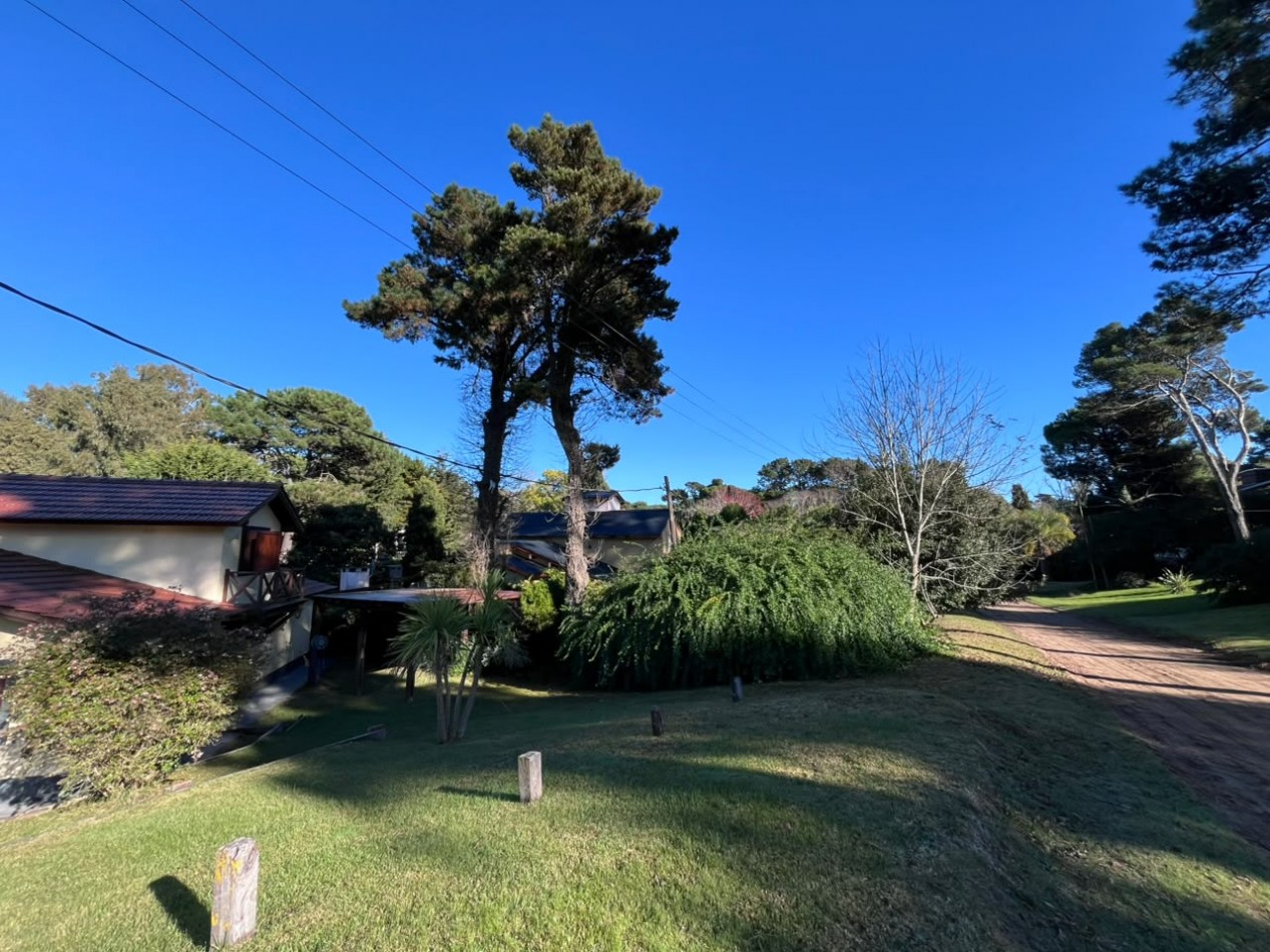 Venta de Casa 5 ambientes en Pinamar cerca del mar y centro comercial (cuenta con Gas Natural )
