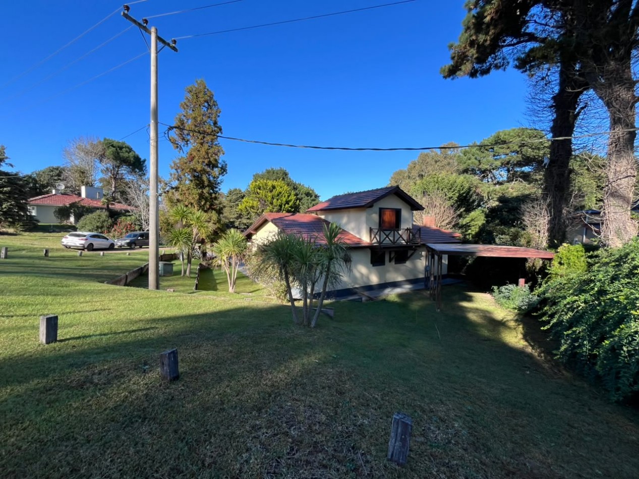 Venta de Casa 5 ambientes en Pinamar cerca del mar y centro comercial (cuenta con Gas Natural )