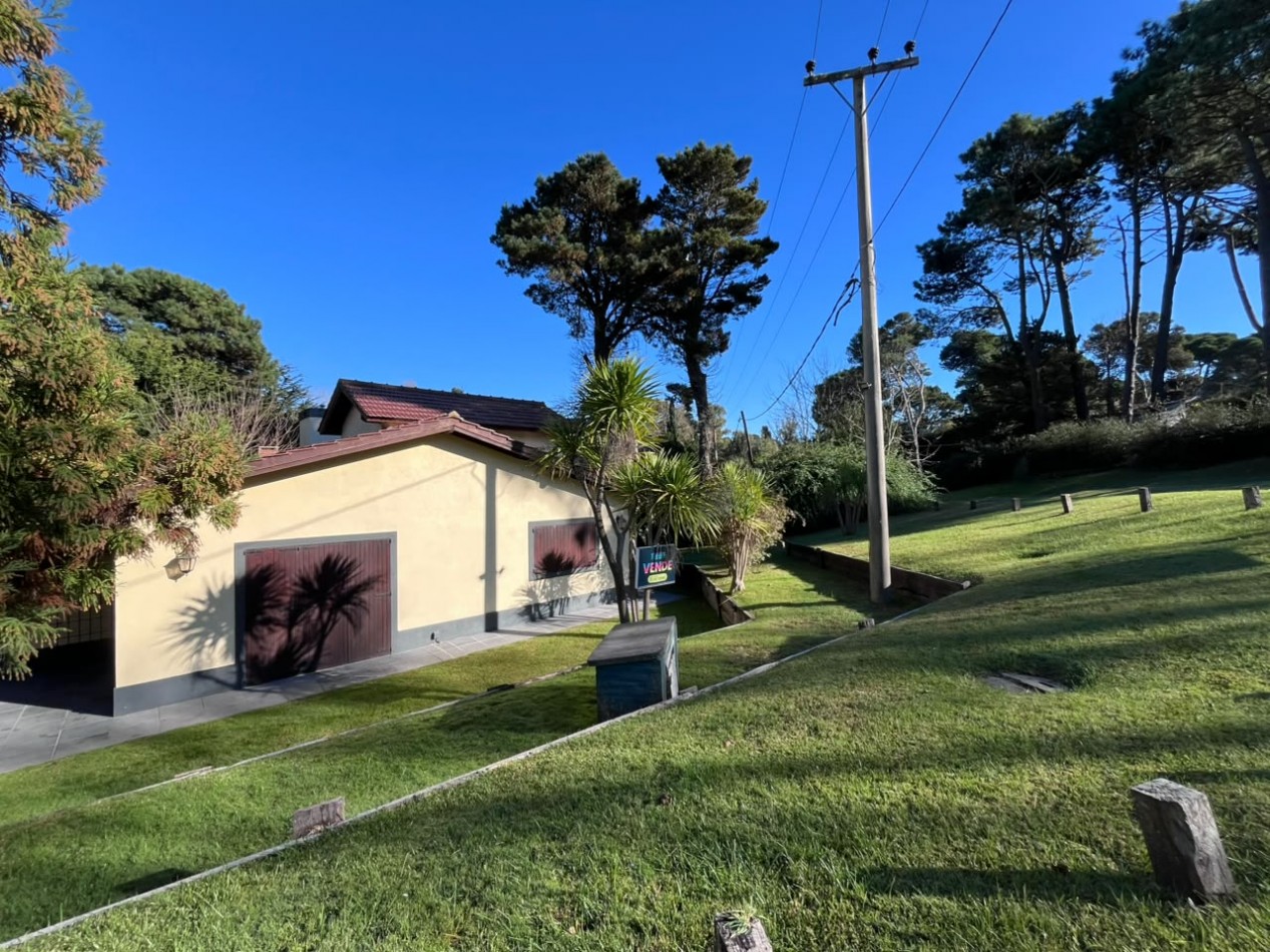 Venta de Casa 5 ambientes en Pinamar cerca del mar y centro comercial (cuenta con Gas Natural )
