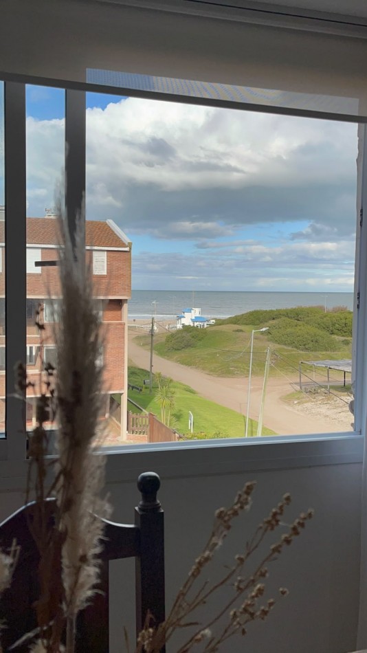 Hermoso departamento con VISTA AL MAR, 3 ambientes c/estacionamiento, Zona Muelle (GAS NATURAL)