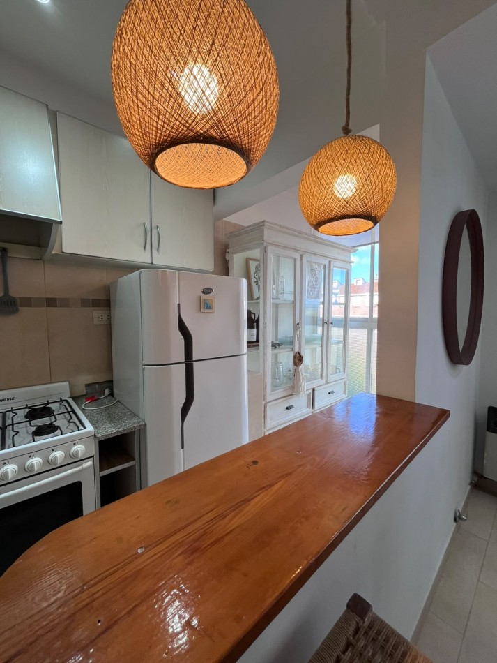 Hermoso departamento con VISTA AL MAR, 3 ambientes c/estacionamiento, Zona Muelle (GAS NATURAL)