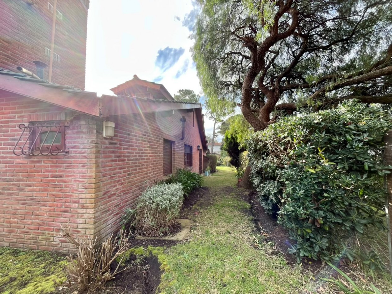 Casa en venta a 200 mts de la playa Valeria del Mar- Pinamar