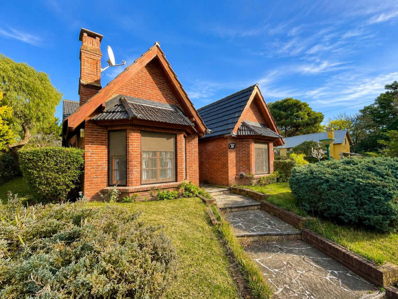 Casa en venta a 200 mts de la playa Valeria del Mar- Pinamar
