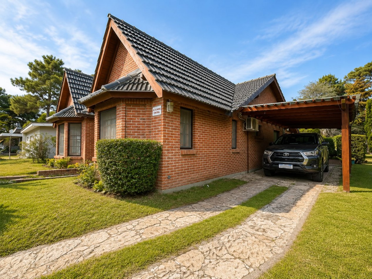 Casa en venta a 200 mts de la playa Valeria del Mar- Pinamar