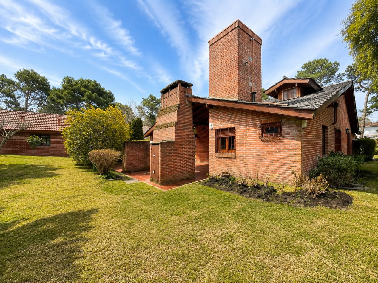 Casa en venta a 200 mts de la playa Valeria del Mar- Pinamar