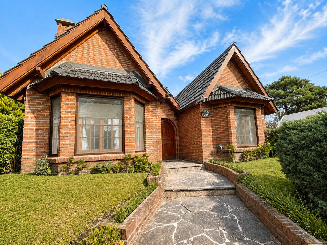 Casa en venta a 200 mts de la playa Valeria del Mar- Pinamar