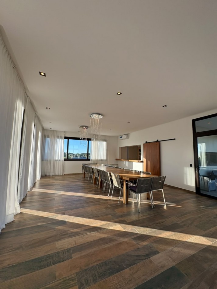 Casa con vista al lago Costa Esmeralda.