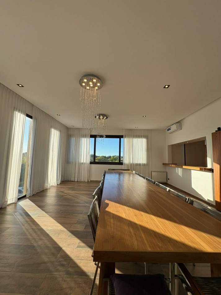 Casa con vista al lago Costa Esmeralda.