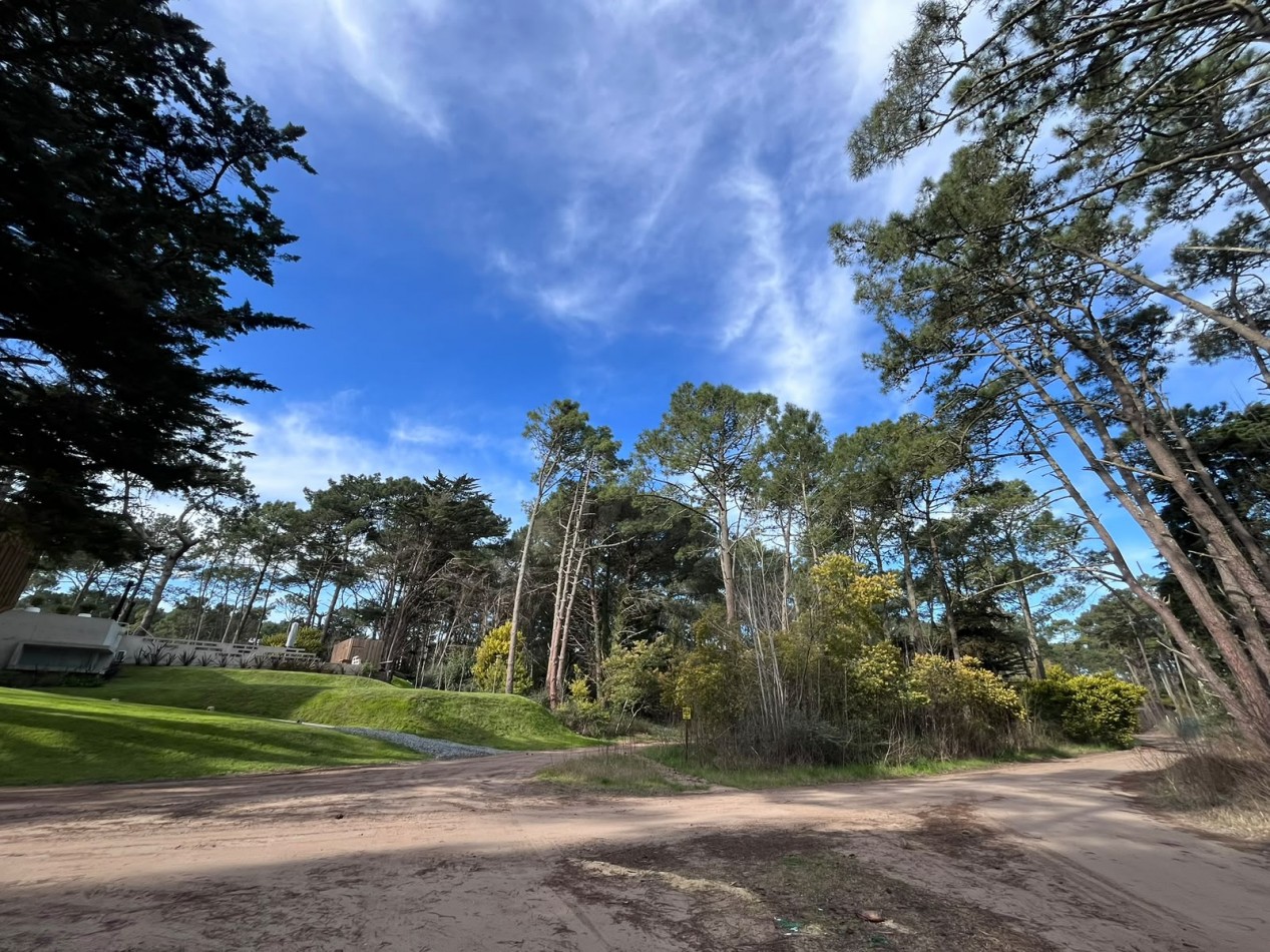 LOTE EN VENTA EN CARILO - BARRIO ZORZAL - 1.283 M²