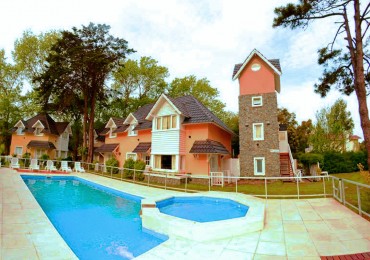 EN VENTA COMPLEJO EN BLOQUE O 5 DUPLEX SUBDIVIDIDOS 