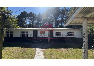 EN VENTA CASA + DEPARTAMENTO - PRAGA 955